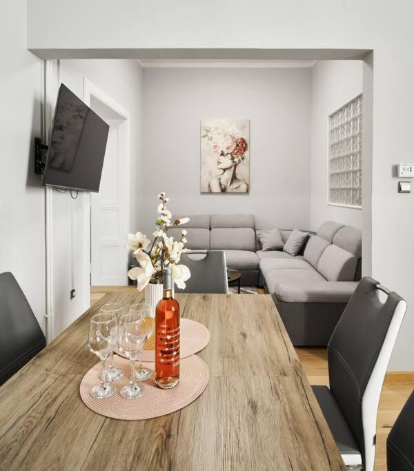 זאגרב City Twenty 2Bdr Apartment By Irundo מראה חיצוני תמונה